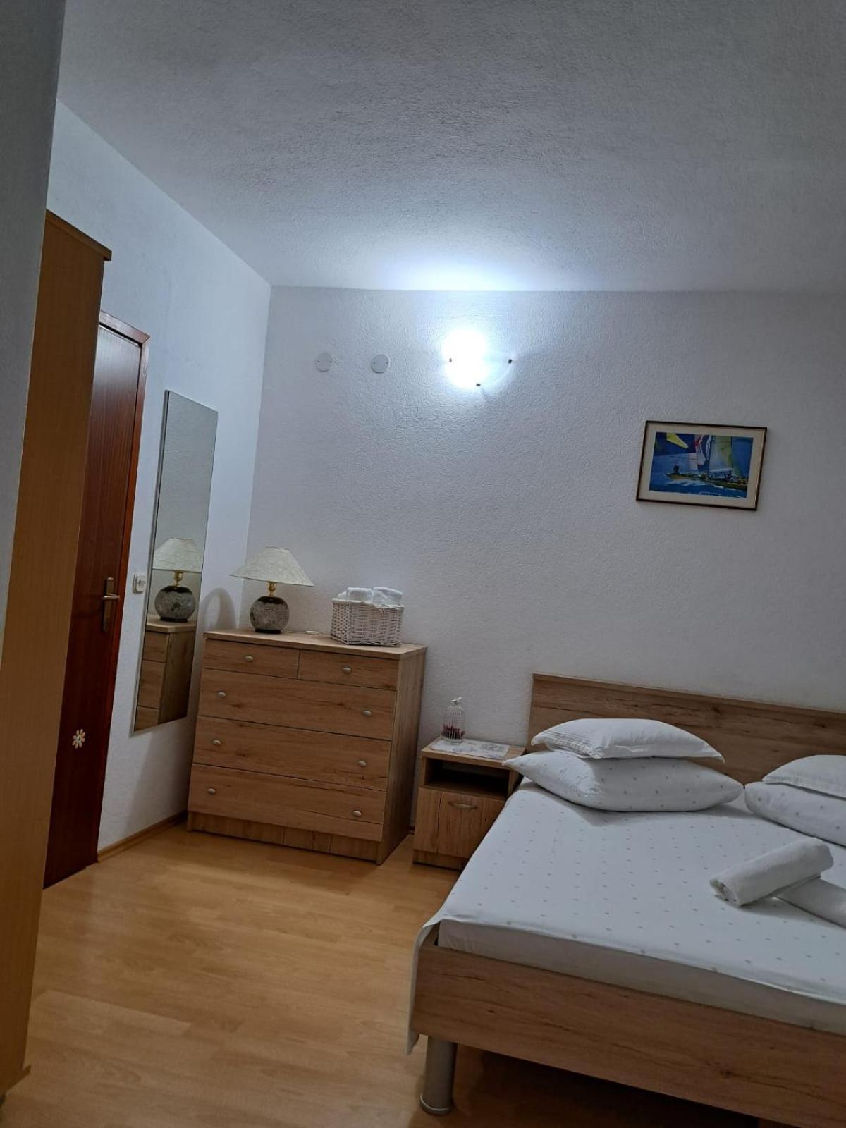 Apartments Garac Дуги Рат Екстериор снимка